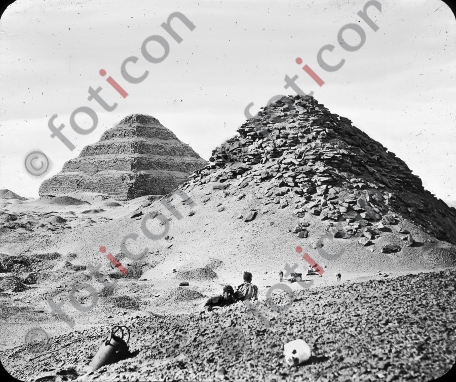 Stufenpyramide des Djoser in Sakkara | Step pyramid of Djoser in Saqqara - Foto foticon-simon-008-029-sw.jpg | foticon.de - Bilddatenbank für Motive aus Geschichte und Kultur